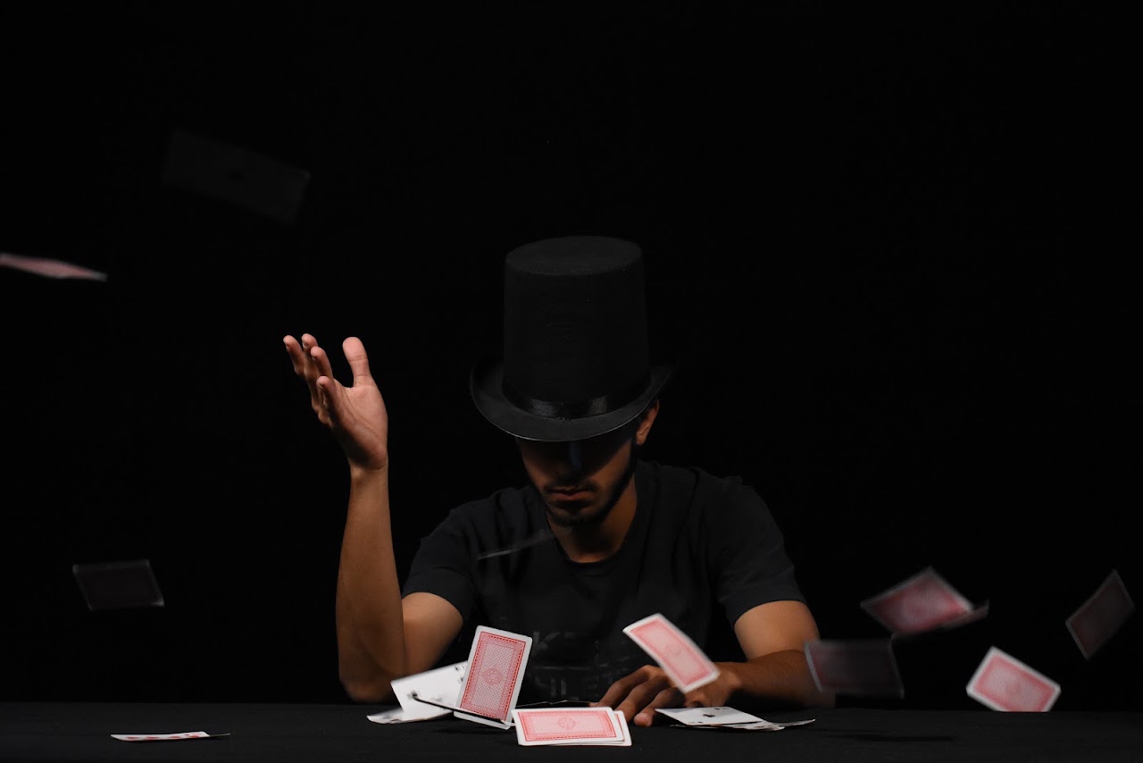 Práctica de fotografía creativa con cartas